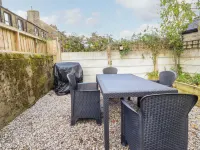 10 Haw Grove - Country Houses