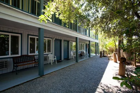 Bridge Bay Lodge at Shasta Lake