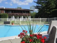The Olympia Lodge - piscina