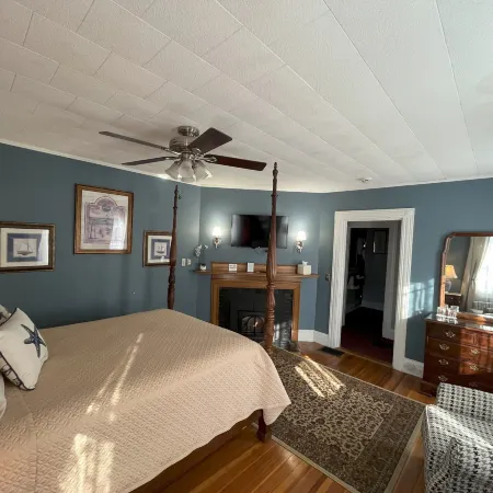 Saltair Inn Waterfront B&B