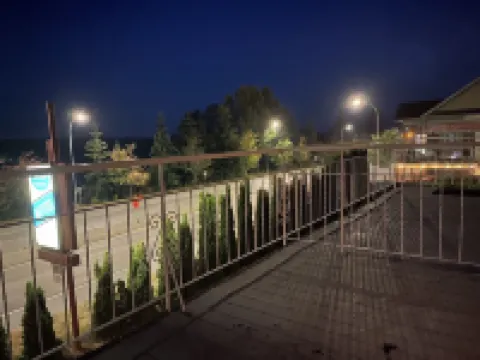 Holiday House Motel Hotels in Ladysmith