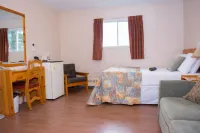 Mayflower Inn Hotel di 