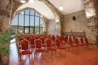 Domaine de Saint Estève Hôtels à : Mostuéjouls