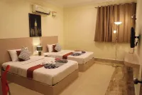 Hotel Green Parrot