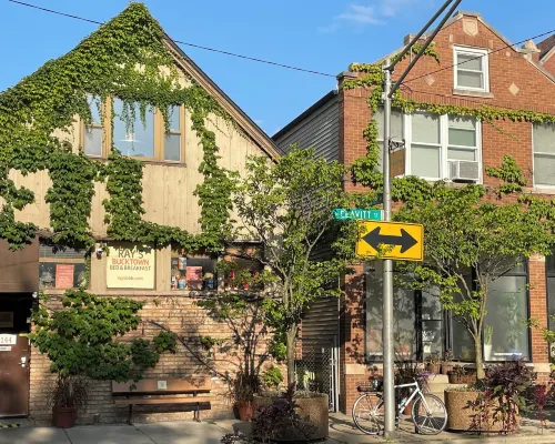 Ray's Bucktown Bed and Breakfast Hotels near Wicker Park