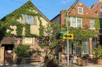 Ray's Bucktown Bed and Breakfast Hotels near Logan Square