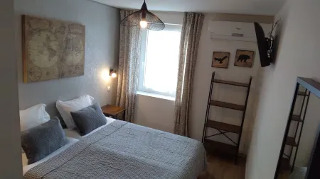 Logis Hôtel la Clé des Songes Отели в г. Пьерфё-дю-Вар