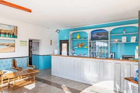 Tonel Apartamentos Turisticos Отели рядом с достопримечательностью «Praia da Cordoama»