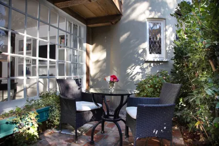 The Charlie West Hollywood Отели рядом с достопримечательностью «West Hollywood Chamber of Commerce»