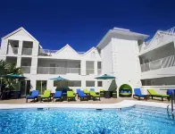 Silver Palms Inn - Pools