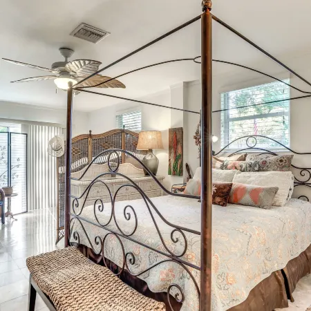 Englewood Bungalow 1 Mi to Beach: Pets Welcome!