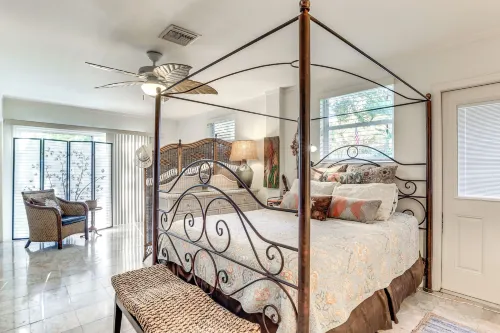 Englewood Bungalow 1 Mi to Beach: Pets Welcome!