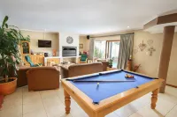 Old Oak Guest House - bar