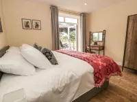 Rhianwen, Plas Moelfre Hall Barns