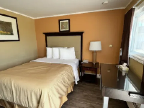 Travellers Inn Hotels in Renfrew County