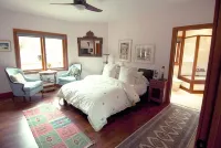 East Hampton Art House Bed and Breakfast Hotel a Springs