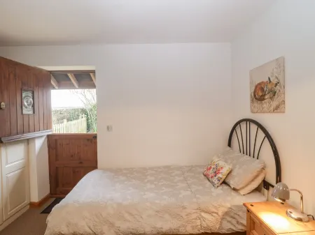 The Old Goat Barn at Trout Cottage Отели в г. Сомертон