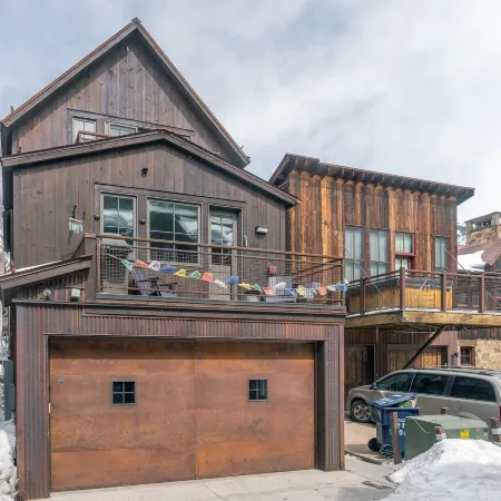 330 W Pacific B Townhouse