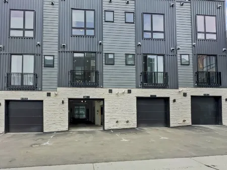 58b 2Br 3ba 2 Bedroom Townhouse by RedAwning