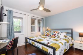 House 5863- Chicago's Premier Bed and Breakfast