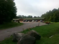 Quiet Bay Lakeside Escape