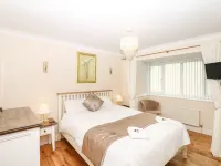 Fairways Hotels near Sunspot Amusements