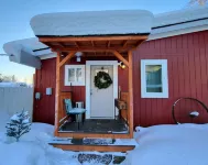 A Private City, Cabin-Feel Studio for 1 Person Hotels in College