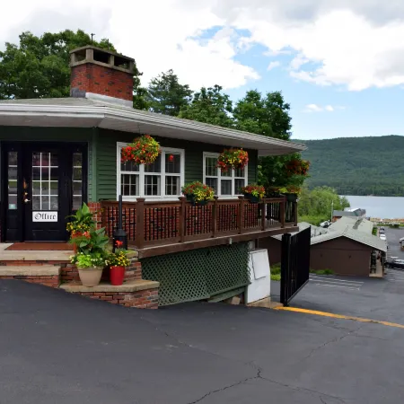 Scotty's Lakeside Resort