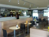 Hotel Ezeiza โรงแรมใกล้หาด Ondarreta Beach