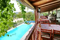 Zeybek 1 Pension - Kolam Renang