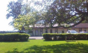Riverside Park Motel and Campground