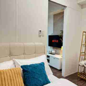 Entire Room in Makati Center with FAST WIFI Rooms