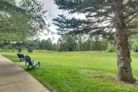 레드어닝의 리버 파인즈 C207 2베드룸 콘도