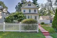 11 Mi to Manhattan: Pet-Friendly Duplex w/ Yard!