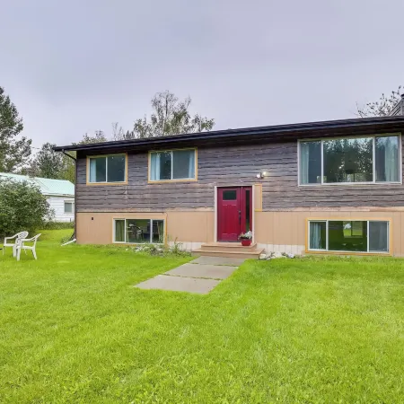 Serene Palmer Home Walk to Downtown and Riverfront!