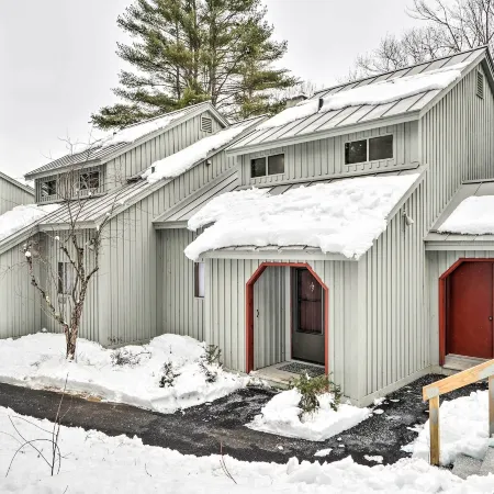 Hartford Escape w/ Fire Pit ~ 3 Mi to Ski & Golf! Hotels in Quechee