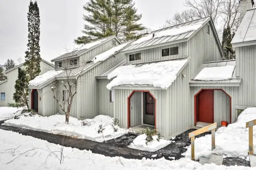 Hartford Escape w/ Fire Pit ~ 3 Mi to Ski & Golf! - Wifi