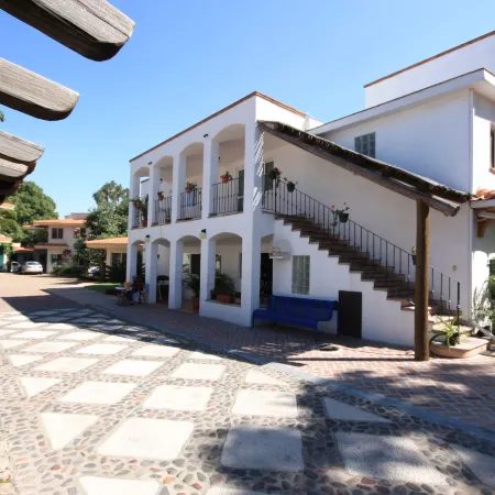 Alcazar Suites