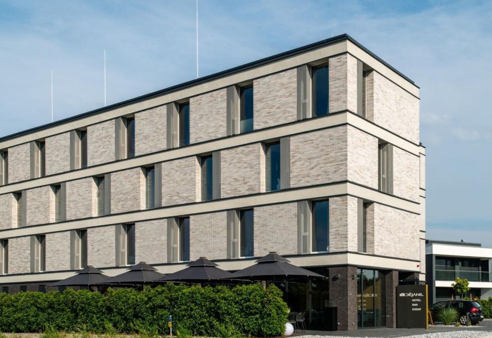 AKZENT Hotel DÉJANIL - Housity