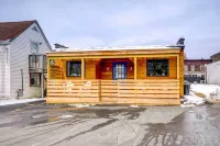 'Little House on the Lot' Dryden Townhome: Pets OK Hotel dekat Time Square