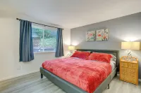 Close to Light Rail! Sammamish Home w/ Hot Tub - Parkering