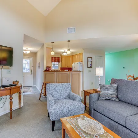 Spacious Condo w/ View < 1 Mi to Mtn Creek Resort!