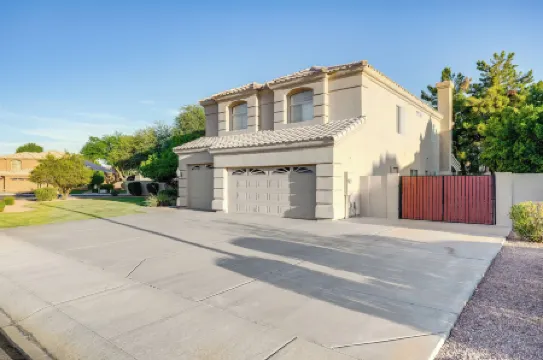 Heated Pool & Fire Pit: Family Home in Chandler