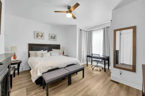 Spacious 3BR Detroit Apt Sleeps 7 + Wifi - Condos