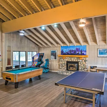 Mammoth Lakes Condo w/ Pool + Spa Access!
