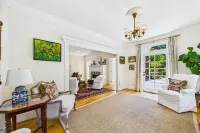 Quiet, luxe, near trails & town