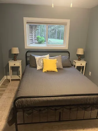 Lake life at its finest with nearby outdoor adventures! Hunters and ORV welcome! Отели в г. Пикок Тауншип