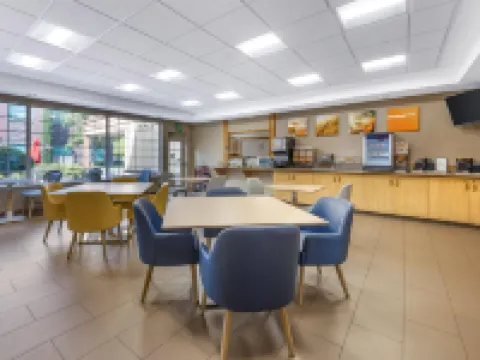 Comfort Suites Salem Hotels in Salem