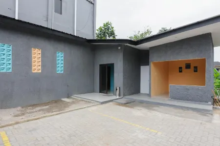 Sans Hotel Cibanteng Dramaga Bogor