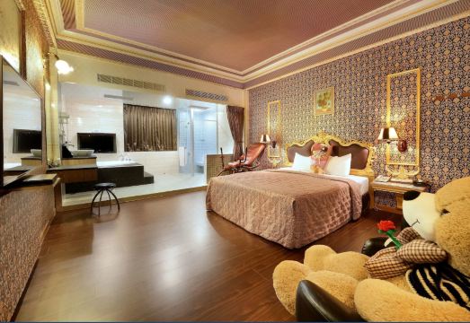 3. 홀랜드 빌리지 ..